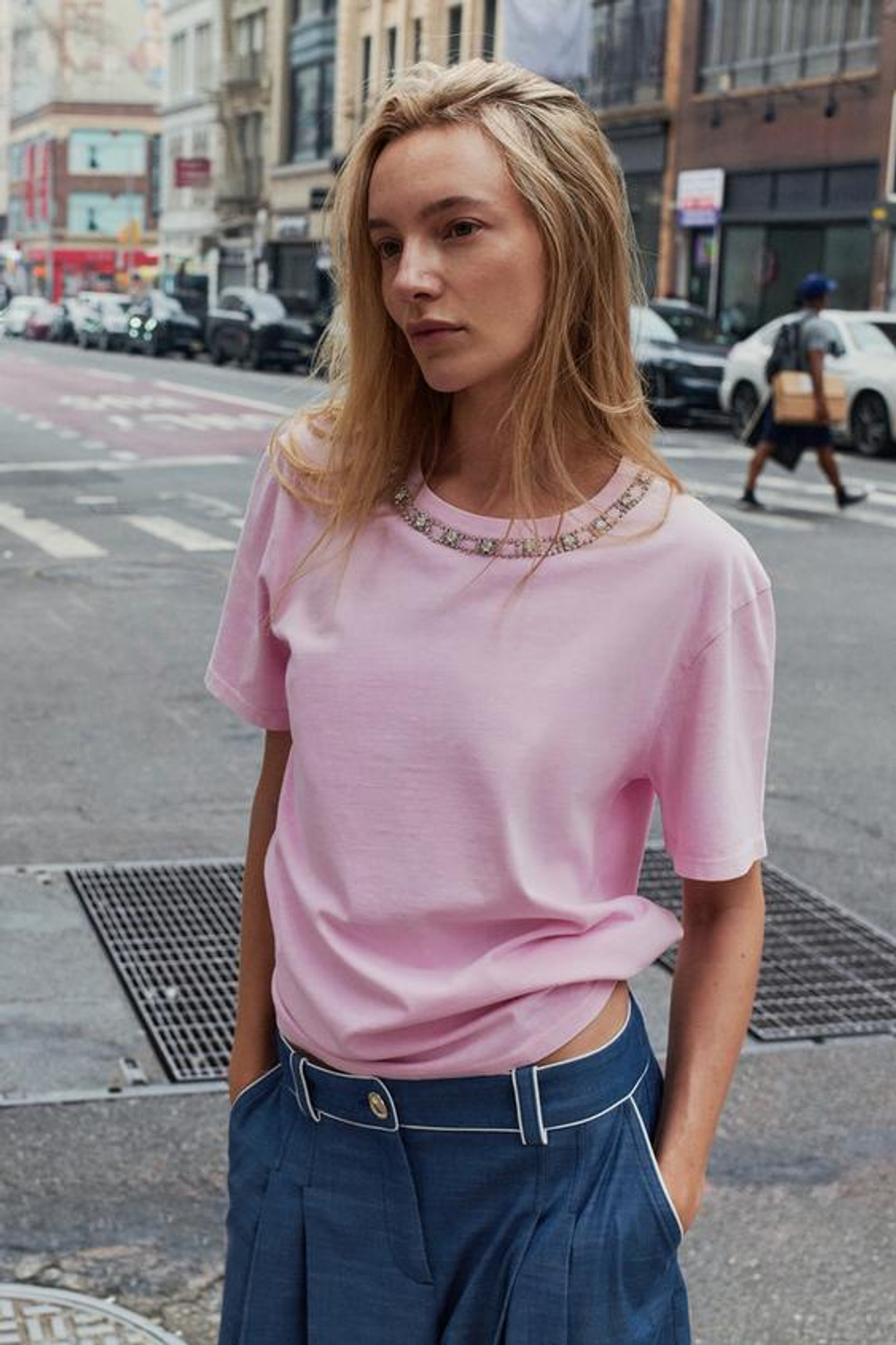 ZARA ФУТБОЛКА С ДЕКОРОМ И ЭФФЕКТОМ ПОТЕРТОСТИ, РОЗОВЫЙ