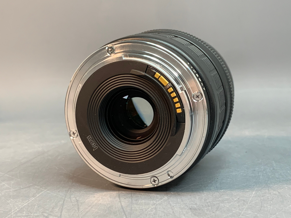 Canon EF Zoom 35-105mm f/3.5-4.5, царапины на передней линзе