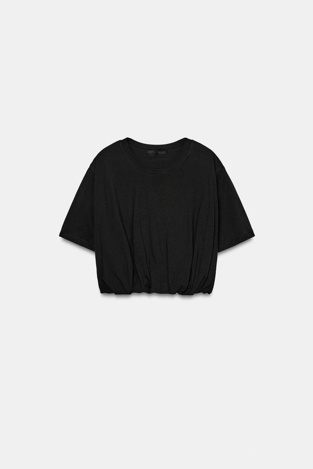 ZARA УКОРОЧЕННАЯ ФУТБОЛКА С ОБЪЕМНЫМ НИЗОМ, ЧЕРНЫЙ