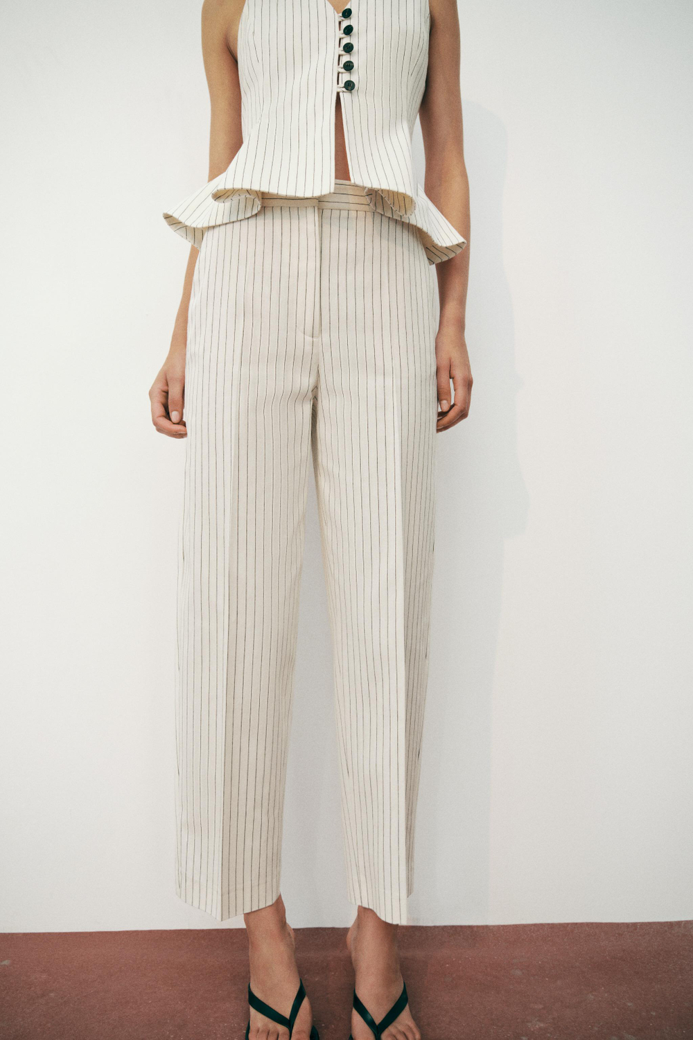 БРЮКИ В ТОНКУЮ ПОЛОСКУ — ZARA