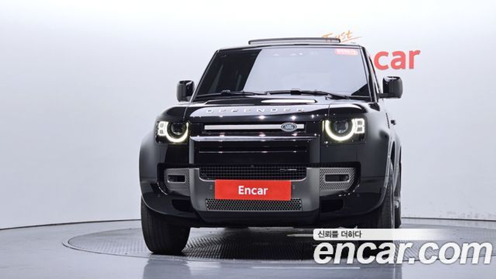 Land Rover Defender 110 P300 X-Dynamic SE — 2023