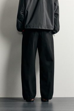 ZARA БРЮКИ ЧИНОС RELAXED FIT СО СКЛАДКАМИ, ЧЕРНЫЙ