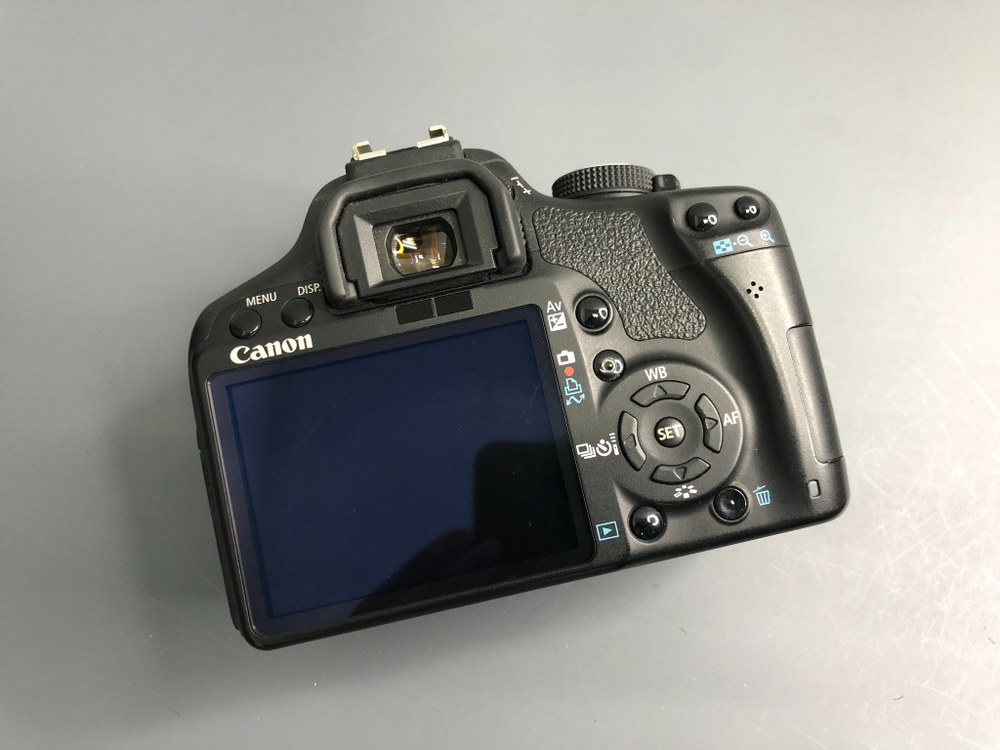 Canon 500D kit 18-55 mm 3.5-5.6 IS 4.800 кадров