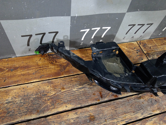 Кронштейн переднего бампера Land Rover Discovery Sport (L550) 14-нв Б/У Оригинал LR096607