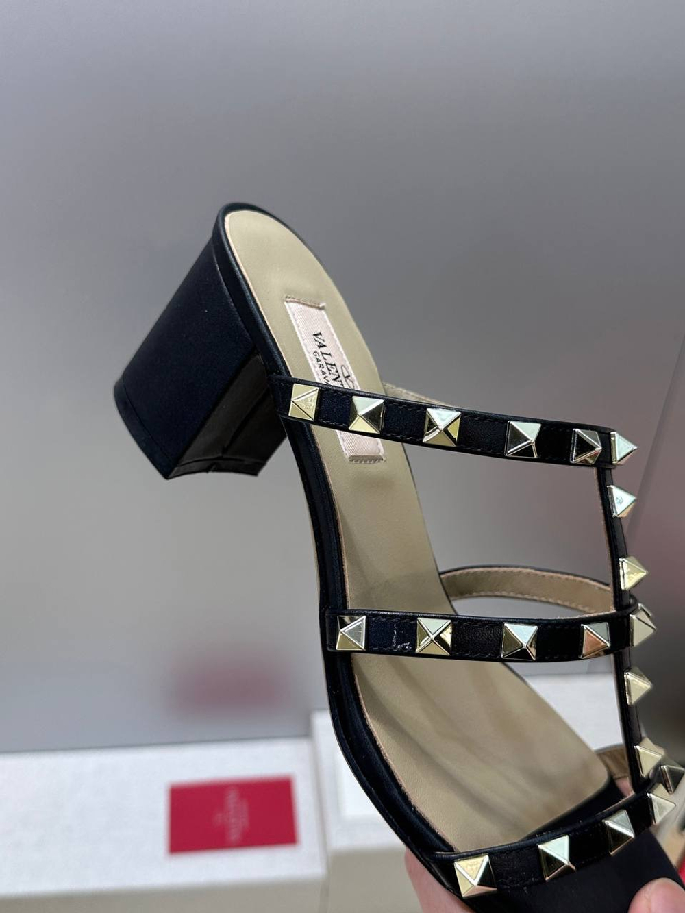 Сабо Valentino