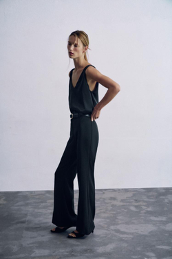 ZARA КОМБИНЕЗОН С РЕМНЕМ, ЧЕРНЫЙ