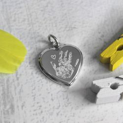 Сердечко из серебра с гравировкой отпечатка на заказ