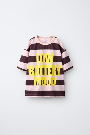 ZARA ФУТБОЛКА В ПОЛОСКУ С ТЕКСТОВЫМ ПРИНТОМ, ПОЛОСКИ