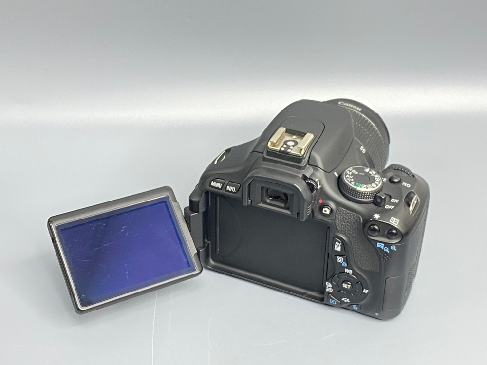 Canon 600D kit 18-55mm IS ll 28000 кадров