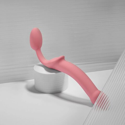 Розовый безремневой страпон Strap-on-me Semi-Realistic Bendable Strap-On size L (Цвет: розовый)