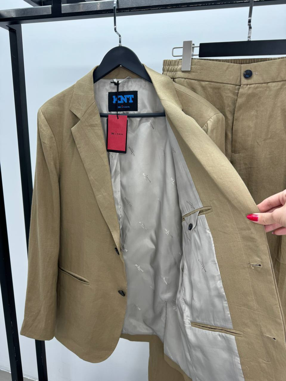 Льняной костюм Kiton