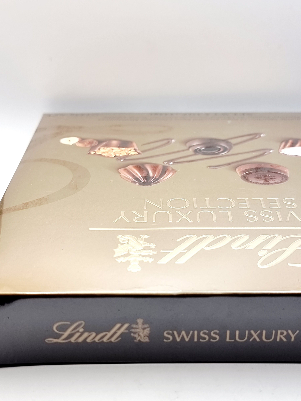 Шоколадные конфеты ассорти Lindt SWISS LUXURY SELECTION 143 г (Швейцария)