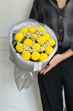 Букет из одноголовой хризантемы и ромашки