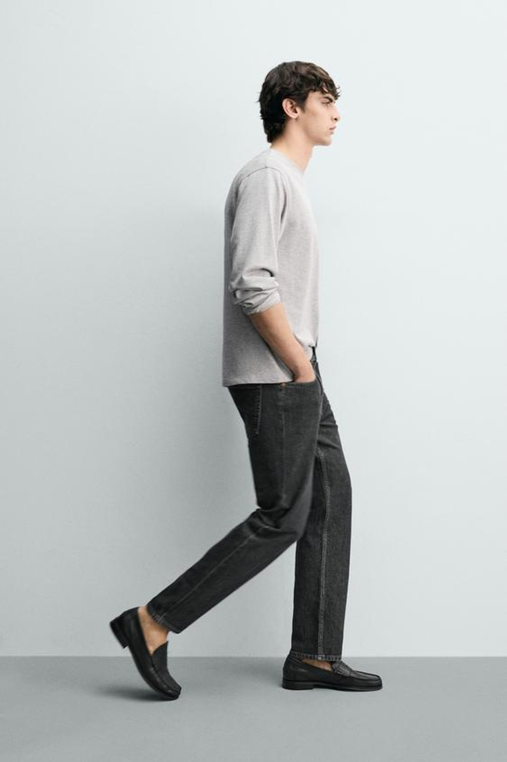 ZARA ДЖИНСЫ REGULAR FIT ОБЛЕГЧЕННЫЕ, УГОЛЬНЫЙ