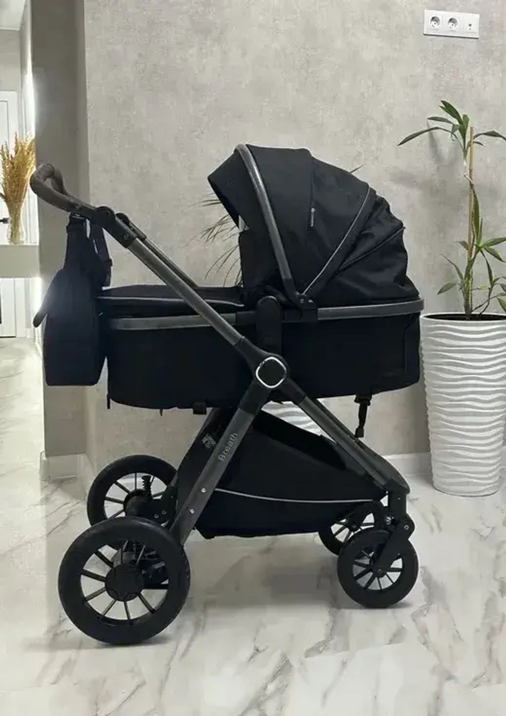 Детская коляска-трансформер Luxmom A4 2в1 (черный)