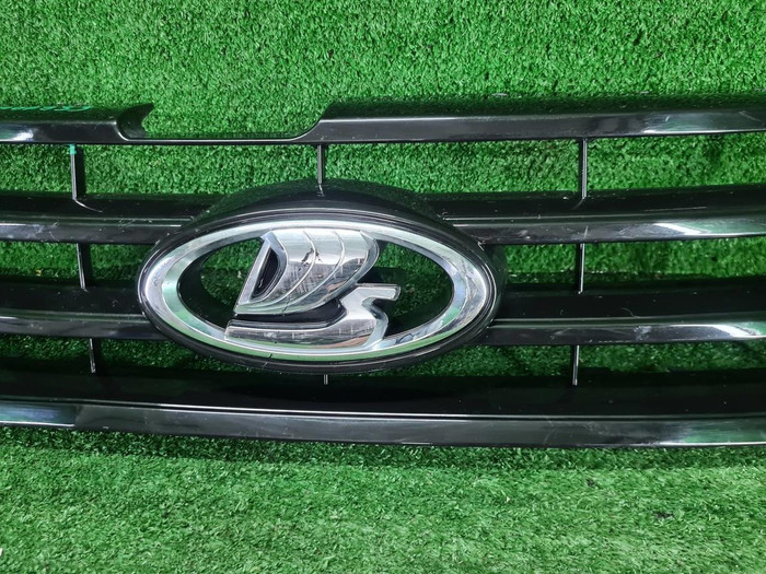 Решетка радиатора Lada Vesta (2015-н.в.)