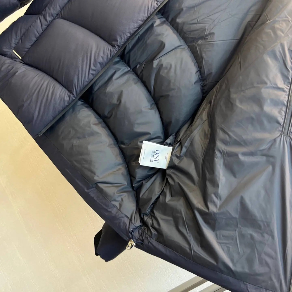 Пуховик черный Moncler