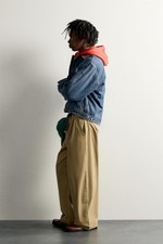 ДЖИНСОВАЯ КУРТКА С КОНТРАСТНОЙ ОТДЕЛКОЙ И ПАТЧЕМ FRUIT OF THE LOOM™ — ZARA