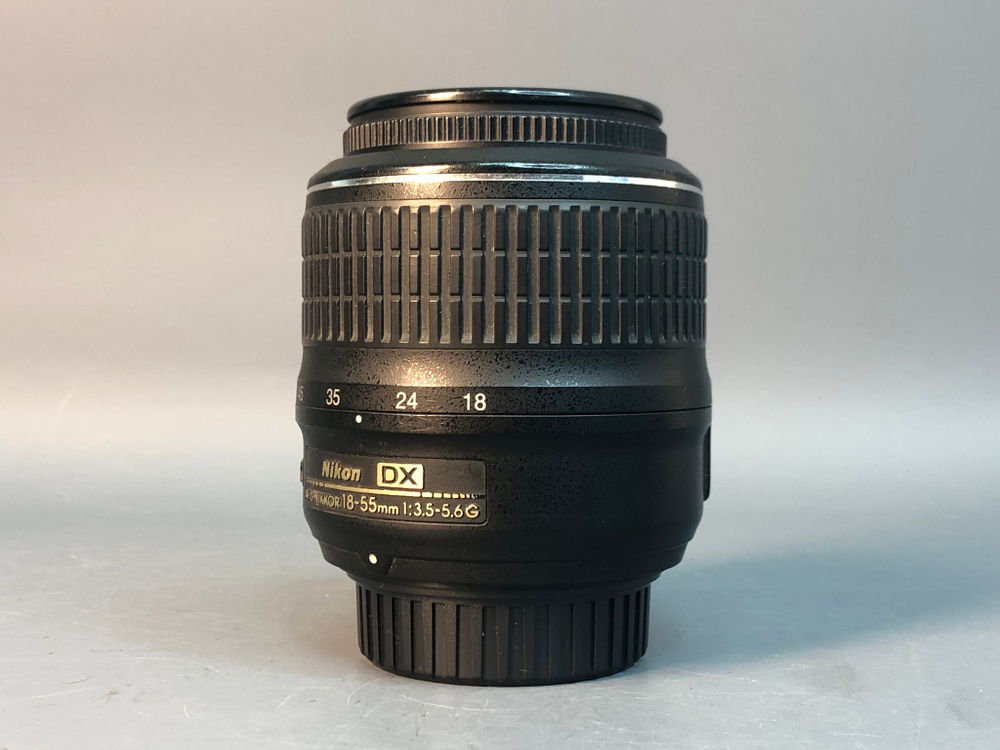 Nikon 18-55mm f/3.5-5.6G AF-S VR DX