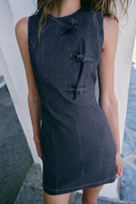 КОРОТКОЕ ПЛАТЬЕ С НАВЕСНЫМИ ПЕТЛЯМИ — ZARA