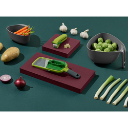 Терка с держателем для продуктов mandoline, зеленая