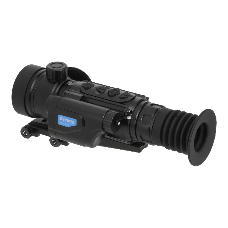 Тепловизионный прицел Sytong XM06-50LRF / Сайтонг ИКС М06 50 ЛРФ (с дальномером) - вид сзади сбоку, со стороны окуляра