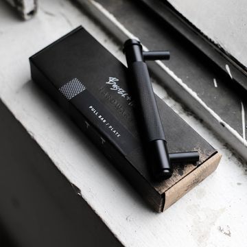 Ручка скоба Buster + Punch PULL BAR / CROSS / BLACK