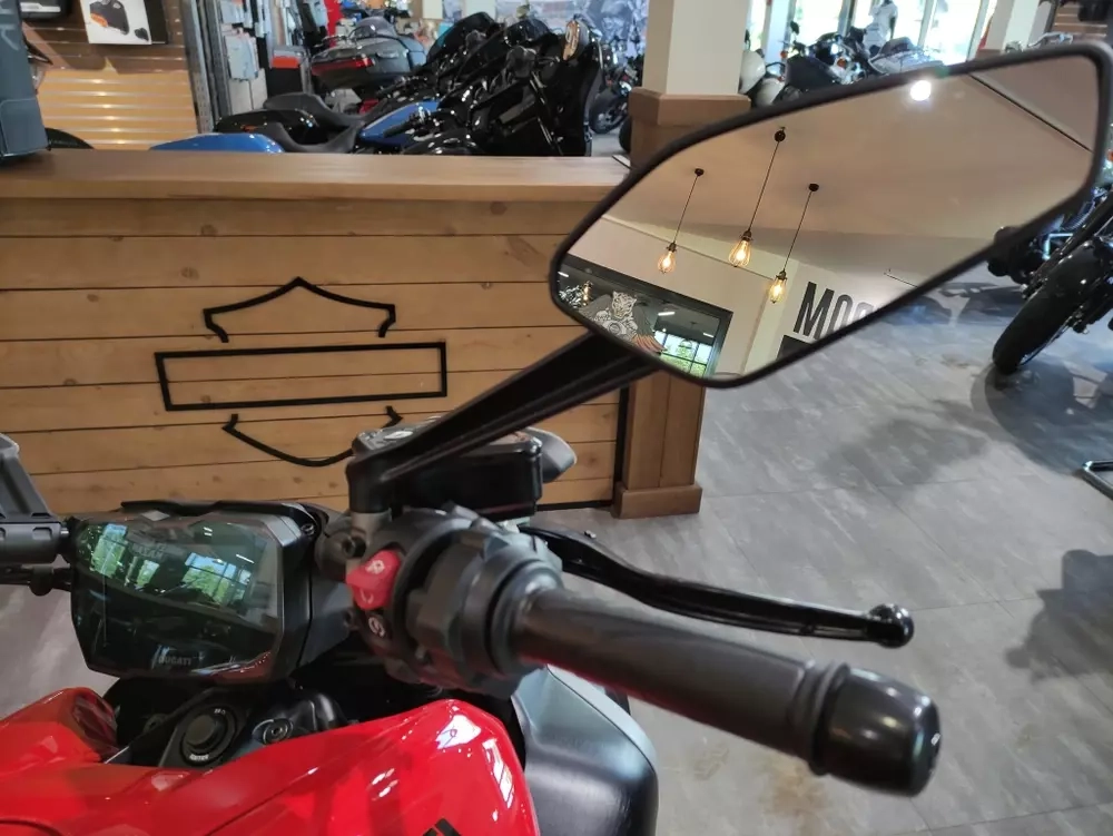 Ducati Diavel V4 (2023) RED новый