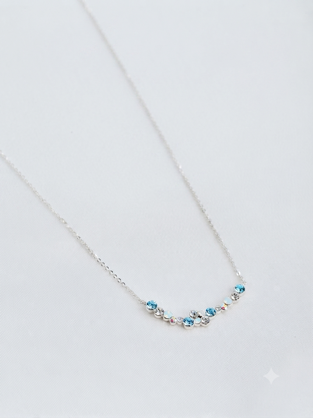 Тонкое колье Млечный путь с голубыми кристаллами Swarovski
