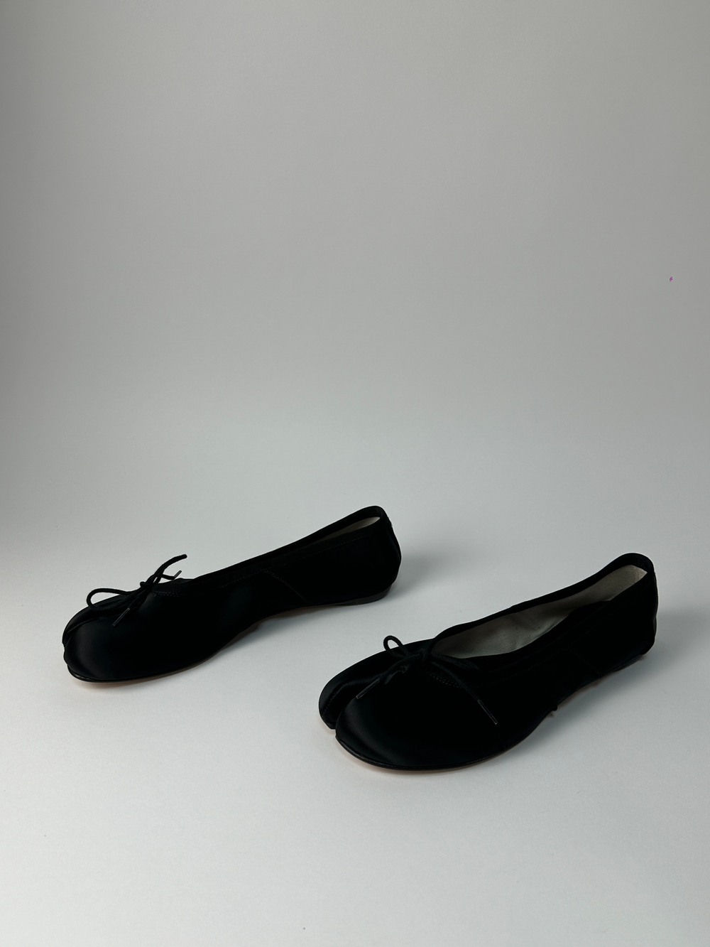 Балетки Maison Margiela Tabi satin ballerina
