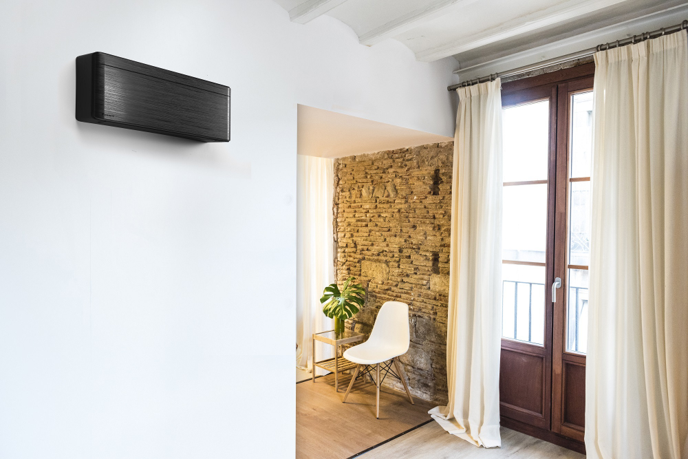 Кондиционер Daikin Stylish FTXA42BT/RXA42A Inverter. Цвет: Панель цвета чёрного дерева, корпус чёрный
