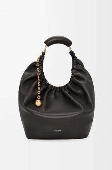 Loewe Средняя сумка-мешок Squeeze из мягкой кожи ягненка наппа, черный