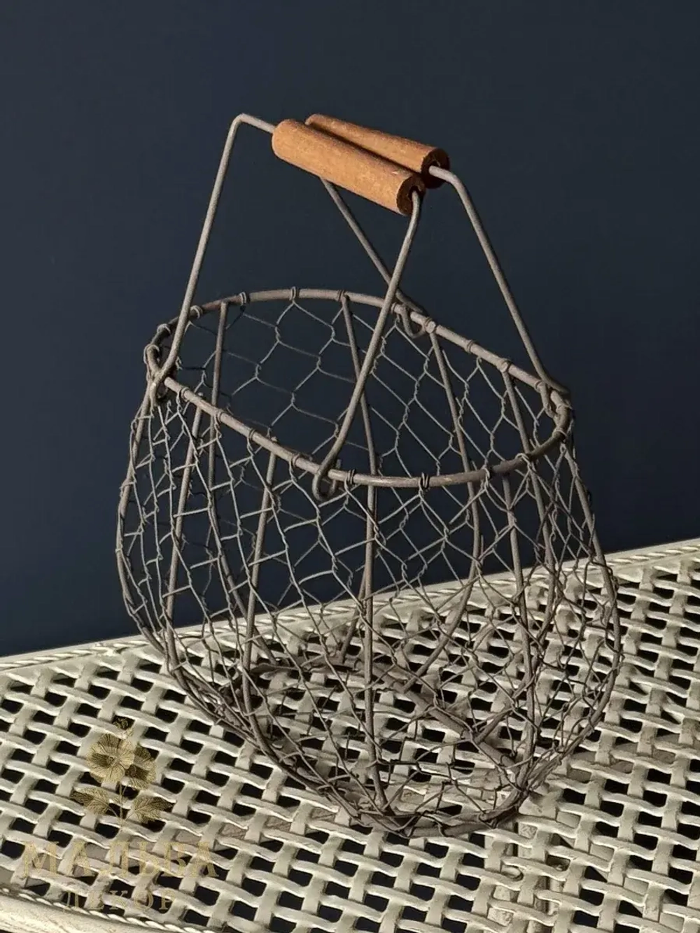 Корзина для декора "Хейли" 23x14x17 см + 11 см ручка металлическая от CAMPO Home & Garden