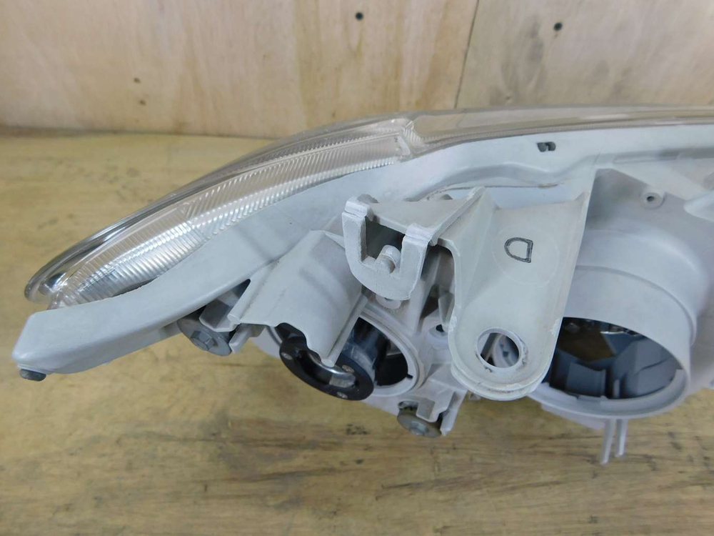 фара левая Toyota Allion NZT260 ZRT265 20-447