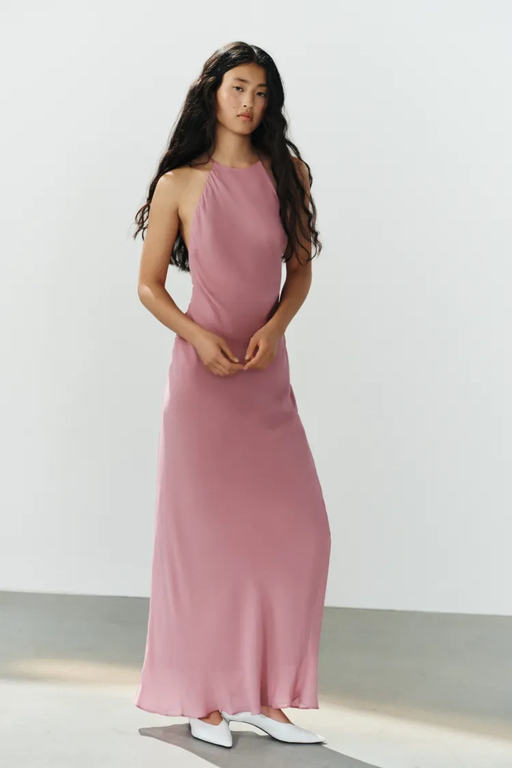 ZARA ДЛИННОЕ ПЛАТЬЕ-ХАЛТЕР, РОЗОВАТЫЙ