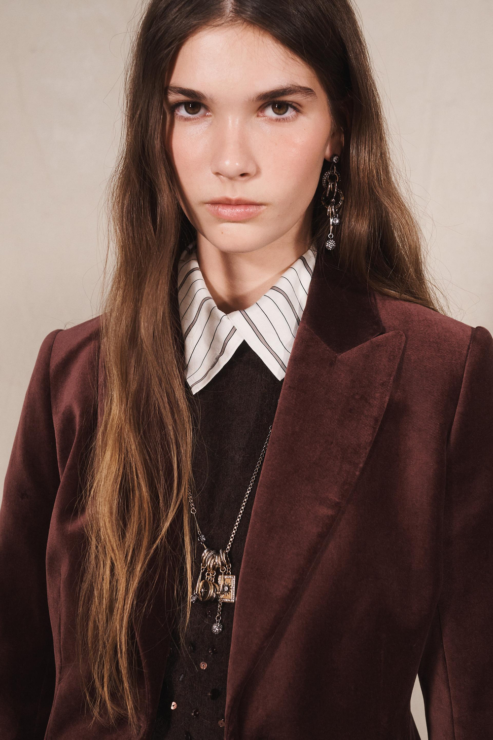 ZARA ПРИТАЛЕННЫЙ БАРХАТНЫЙ БЛЕЙЗЕР - LIMITED EDITION, ВИННЫЙ