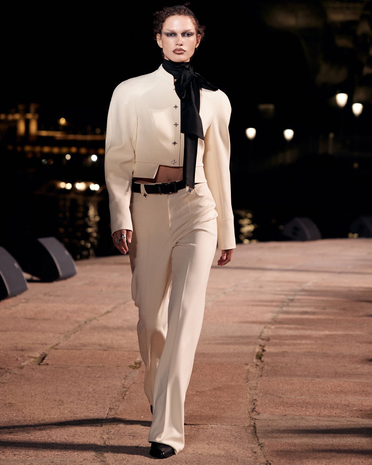 Look 25