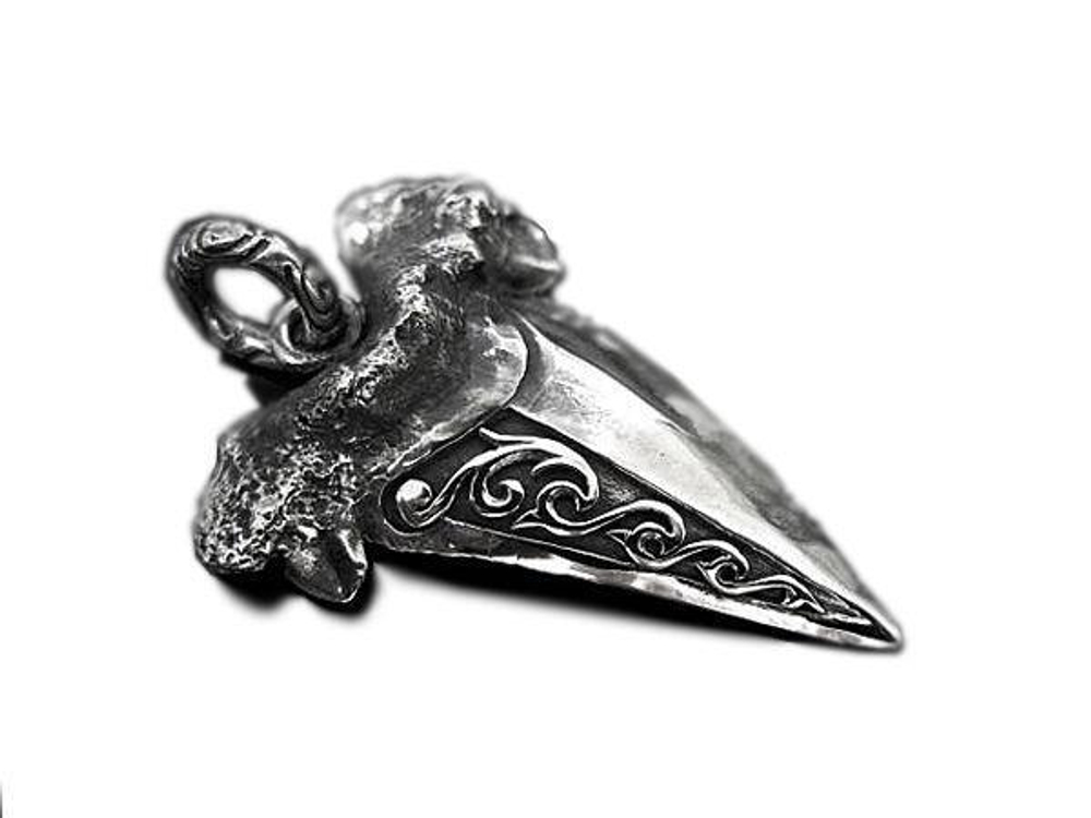 Подвеска серебряная Shark's Tooth AZP-024.