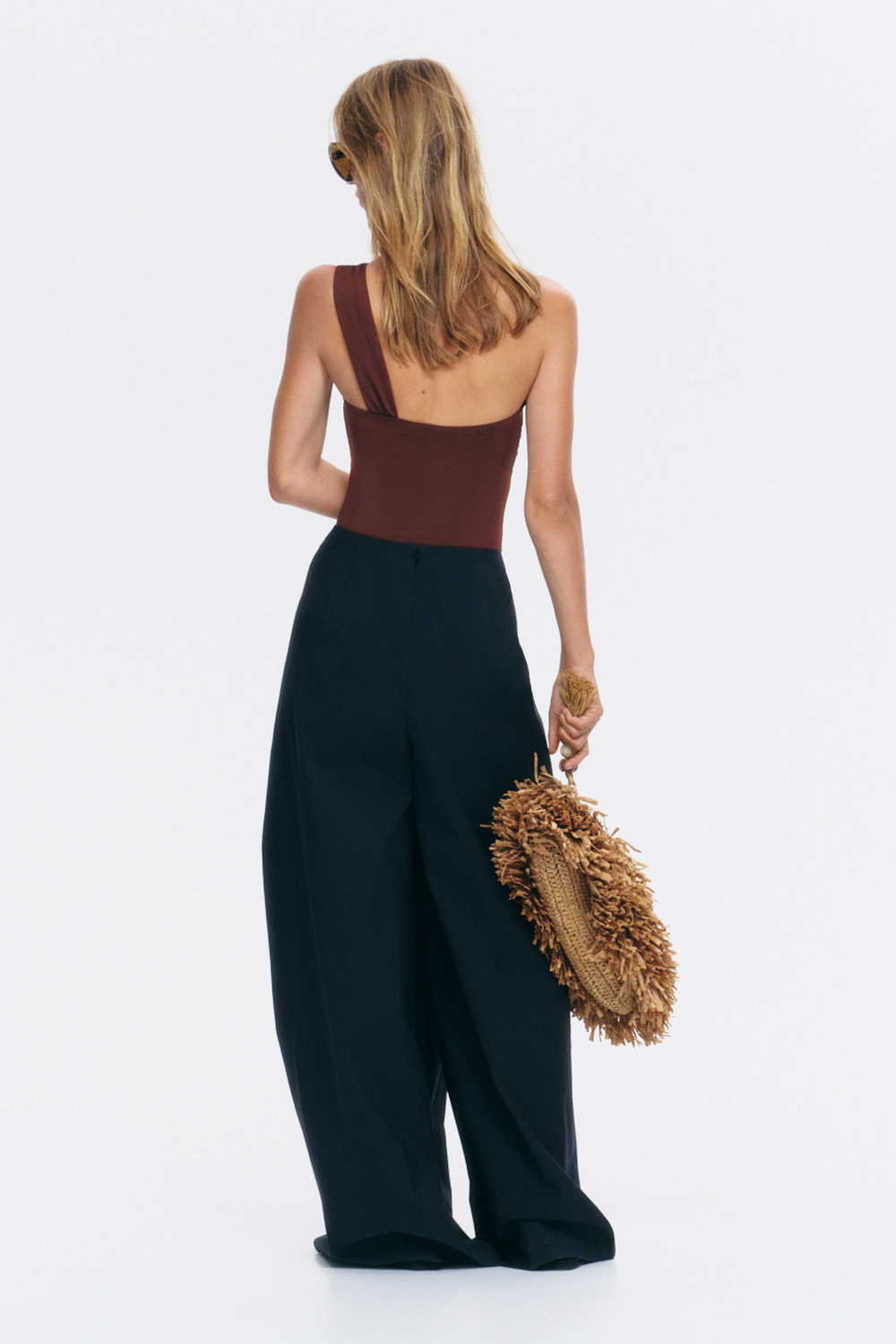 Купальник с мягкими чашками на одно плечо - H&M