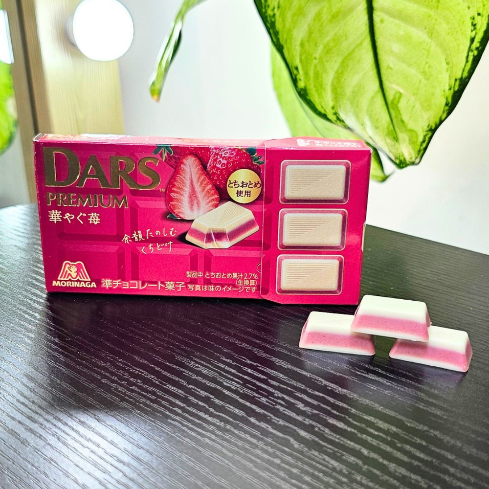 Шоколад DARS Premium Ароматная клубника 46 гр розовый