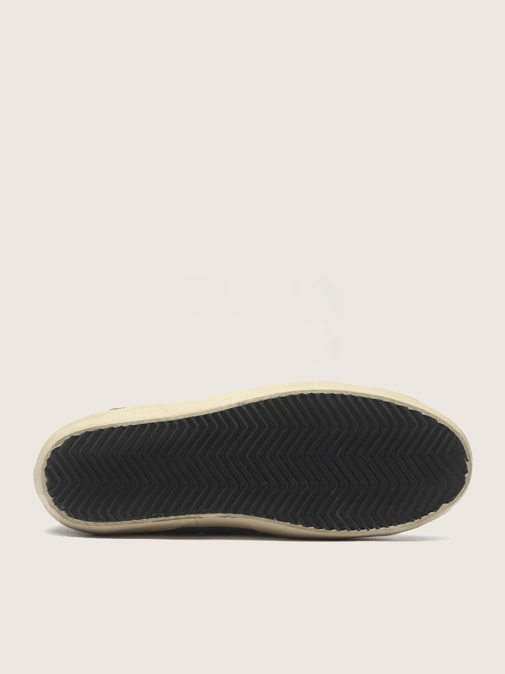 Super Star in grey suede with black glitter star