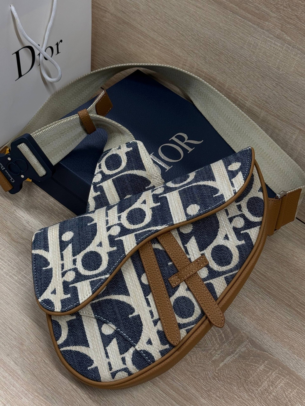 Сумка через плечо Christian Dior Saddle