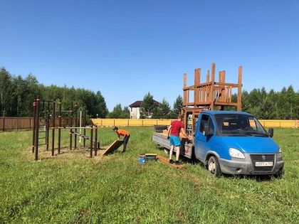 Начался монтаж новой детской площадки