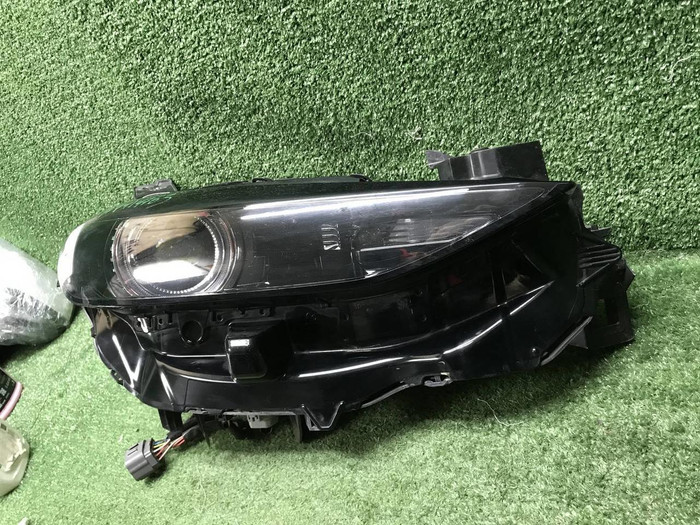 Фара правая Mazda CX-4 1 (2019-2024) LED