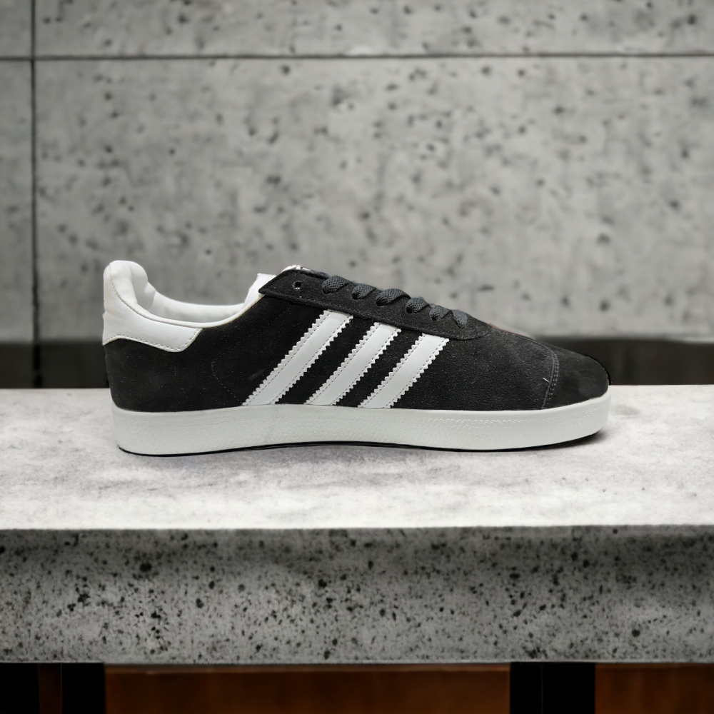 Adidas Gazelle • Black