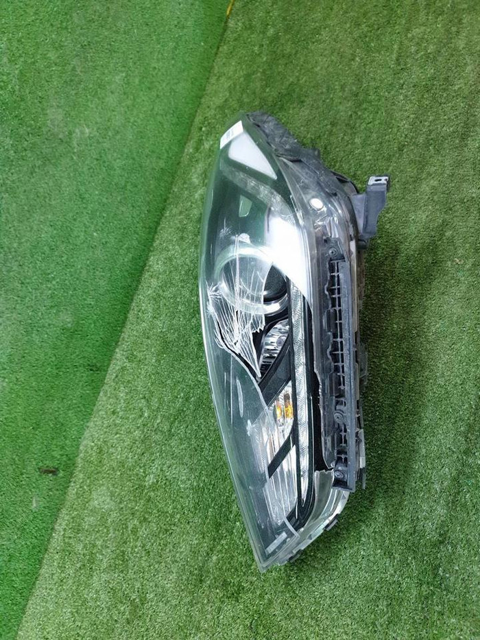 Битая Фара левая Hyundai Solaris 2 (2017-2020) галоген