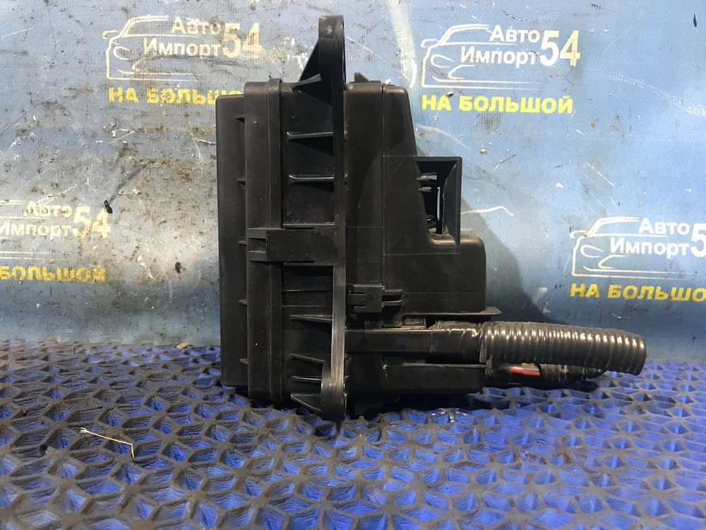 Блок предохранителей подкапотный TOYOTA RAV4 1995