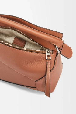 Loewe Маленькая сумка Puzzle Edge из классической телячьей кожи, коричневый