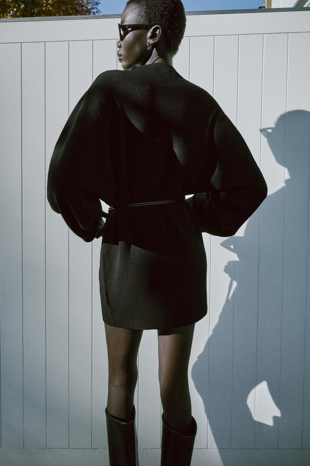 ZARA КОРОТКОЕ ТРИКОТАЖНОЕ ПЛАТЬЕ С ПОЯСОМ, ЧЕРНЫЙ