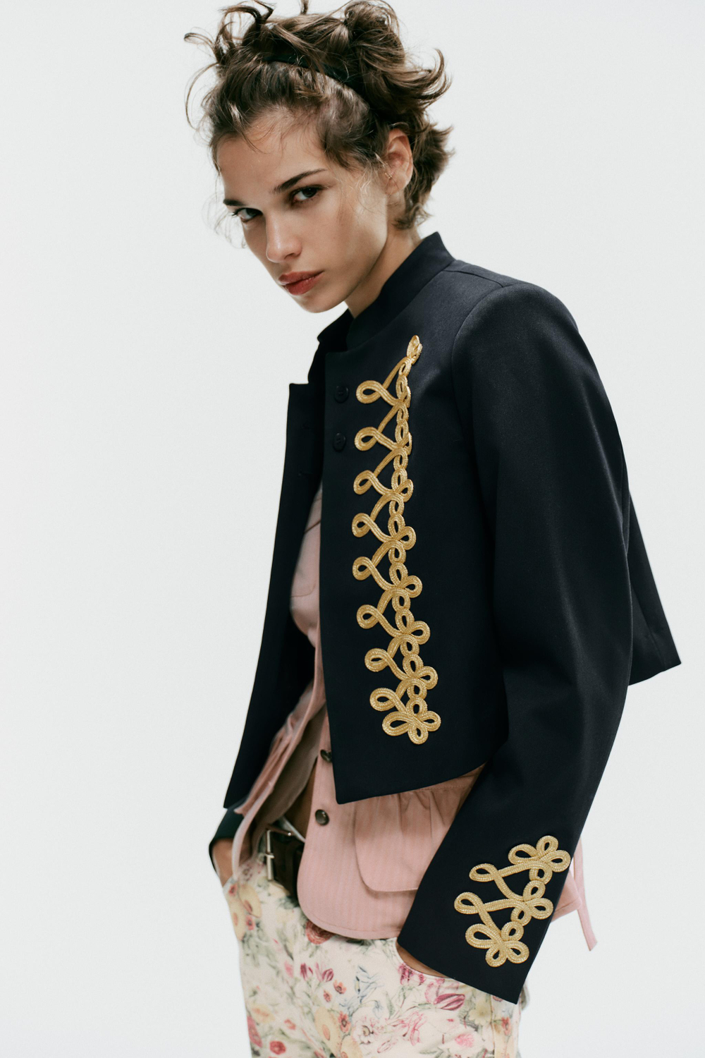 УКОРОЧЕННАЯ КУРТКА С ТОГГЛАМИ — ZARA